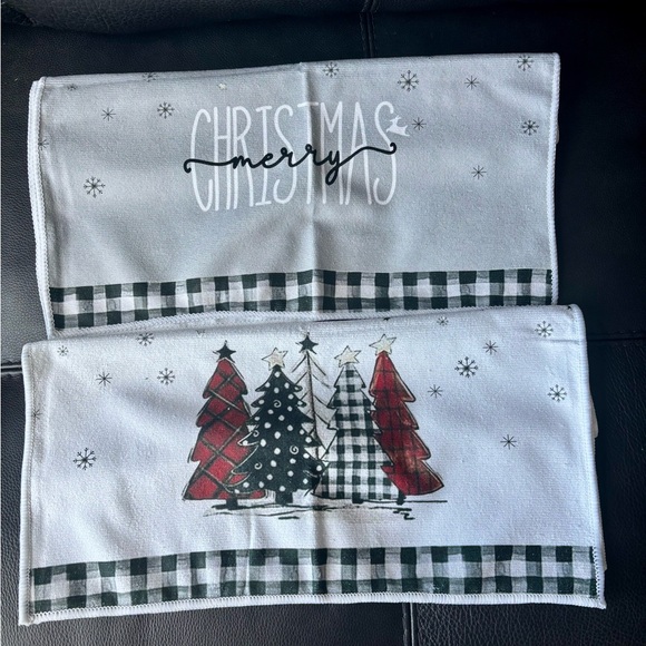 Other - NWT- Pair of Festive Christmas Holiday Towels